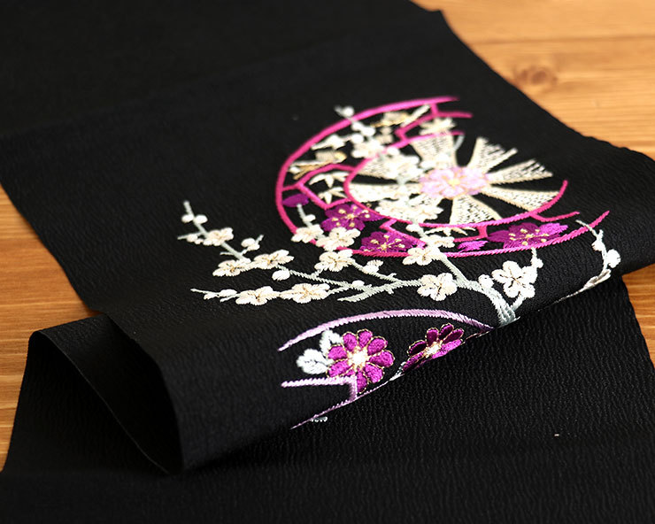 嵐山よしむら」刺繍半衿 花車（黒地×濃ピンク×藤色）黒 ブラック