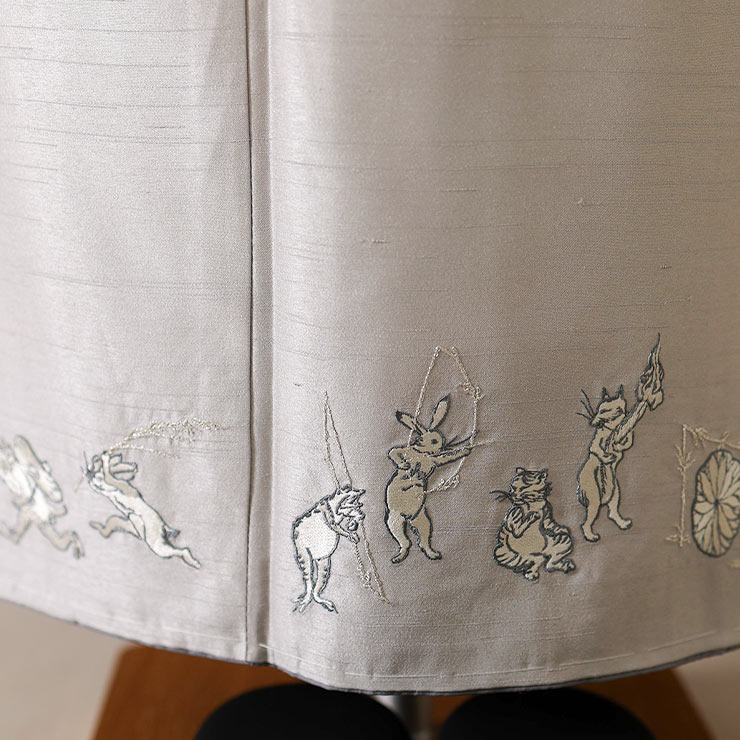 撫松庵 袷 きもの 仕立て上がり 付下げ 日本製 「猫獣戯画 刺繍」103 