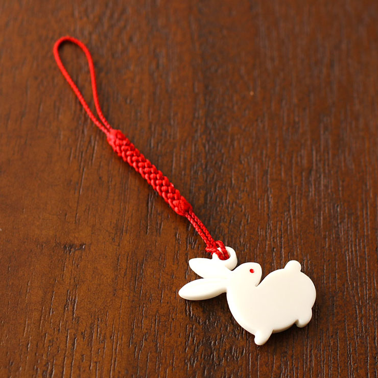 根付 花しおり うさぎ (象牙調 3830-1) 兎 卯年 ウサギ 動物 白