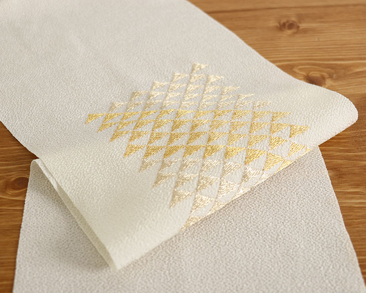 街着屋特選 刺繍半衿 ウロコ(オフシロ×金) 白 アイボリー
