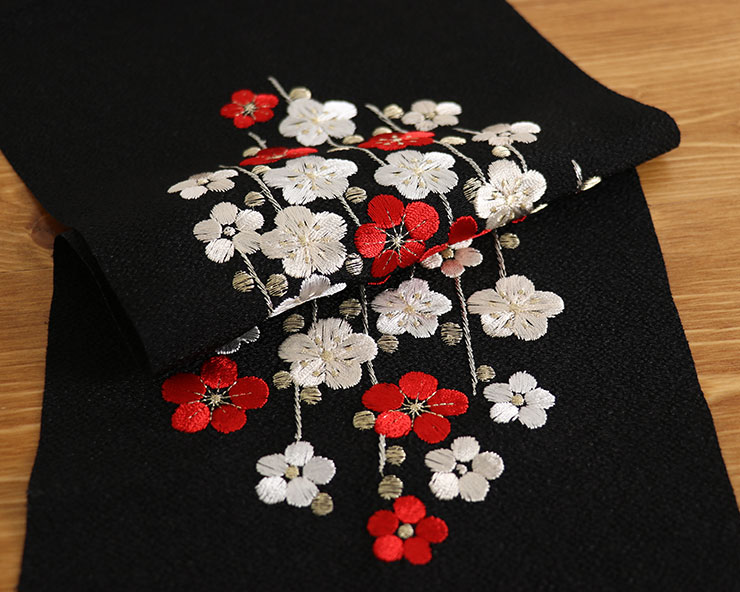 洗える半衿 刺繍半衿 槍梅（黒）日本製 ブラック 黒系 赤色