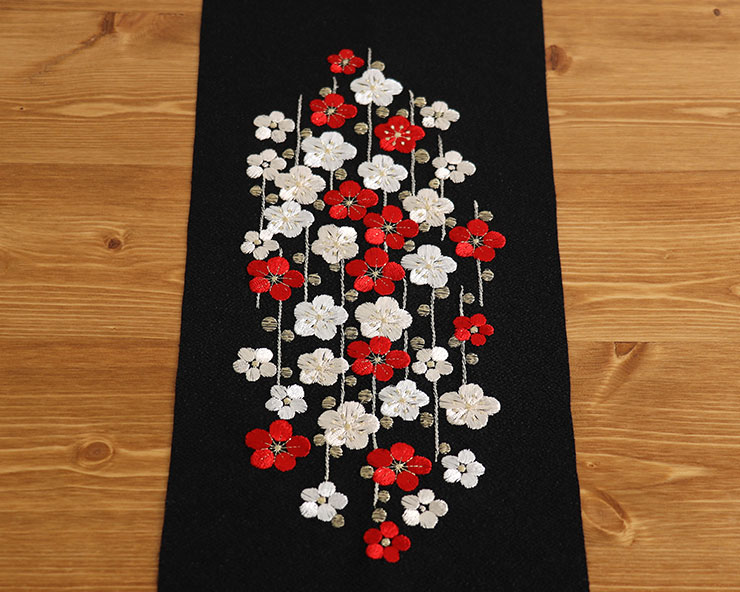 洗える半衿 刺繍半衿 槍梅（黒）日本製 ブラック 黒系 赤色 レッド