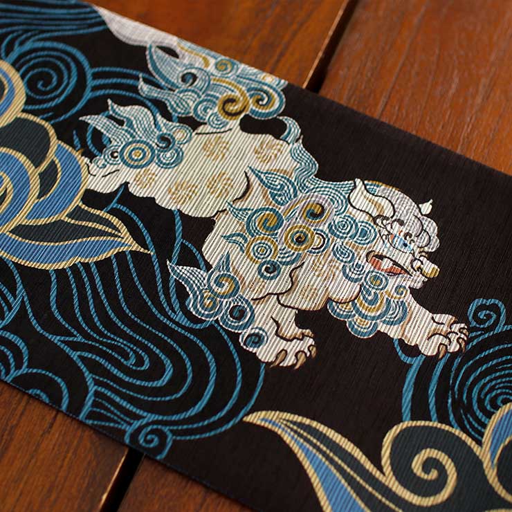 [日本製] 細帯 半巾帯 紬風 絹 瑞雲(黒 950-2144-A) 単品 両面OK リバーシブル 染帯 雲 月 三日月 獅子 唐獅子 縞 ストライプ 召しませ花 召しませ華（ma602）の画像