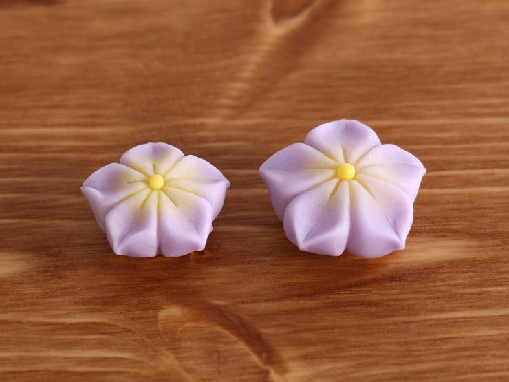 街着屋「和菓子」帯留め - ねりきり桔梗（2柄2サイズ）- フェイク 
