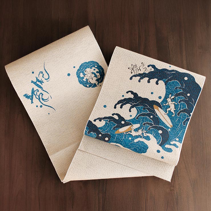 再入荷 [召しませ花 夏帯] 本麻 夏名古屋帯 波乗りうさぎ (麻/青色) リネン ラメ 八寸名古屋帯 松葉仕立て サーフィン 友禅 鳥獣戯画 レディース 日本製 fj604の画像