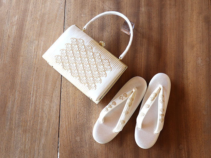 草履バッグセット 「梅扇刺繍」（縦型 フリーサイズ）礼装用 太鼻緒 金