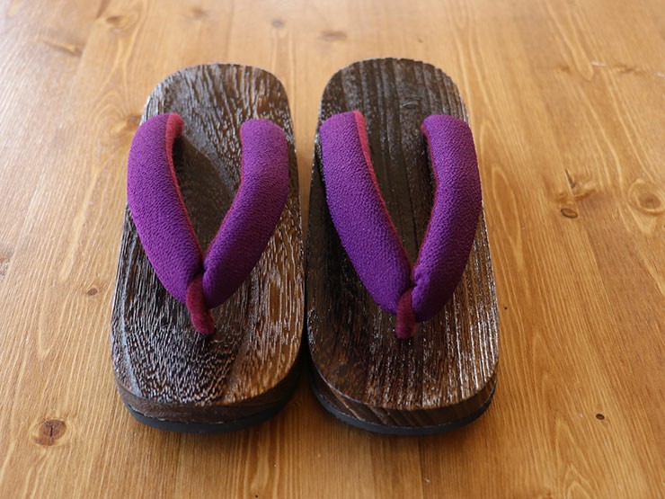 下駄 女性 街着屋オリジナル ソフト太鼻緒 焼桐右近下駄 紫×ワイン