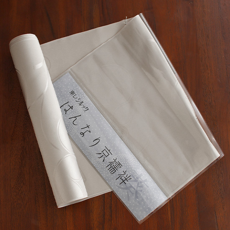正絹白地に雲どり　長襦袢　161㎝MO ふくよかゆったりタイプ 長襦袢 反物 正絹 未仕立て 「白地 雲取り紗綾形、菊 小松