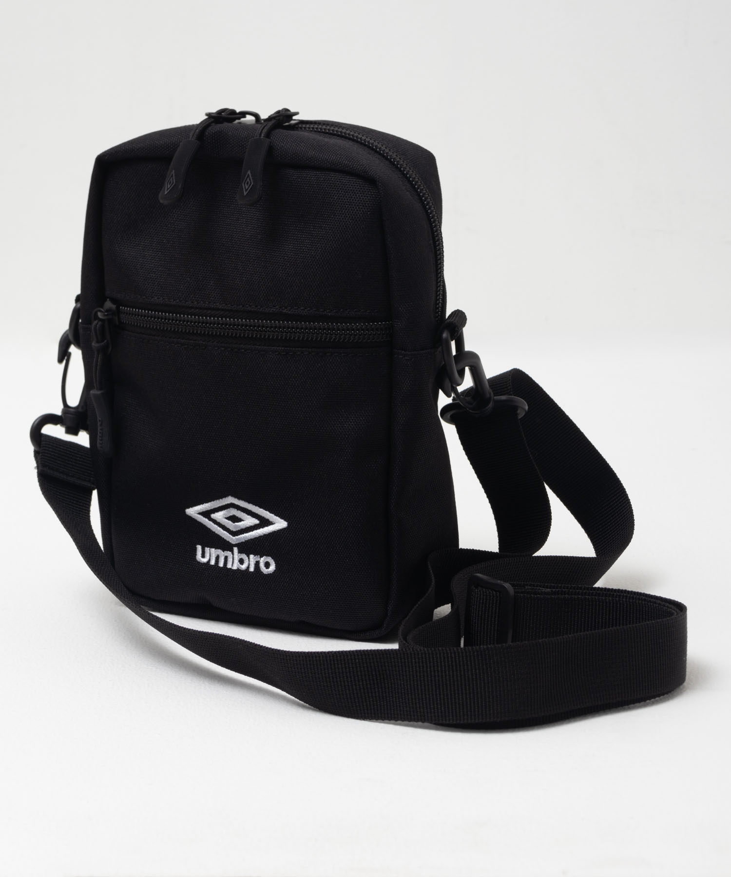 umbro（アンブロ） ショルダーバッグ スクエアポーチ型 内ポケット