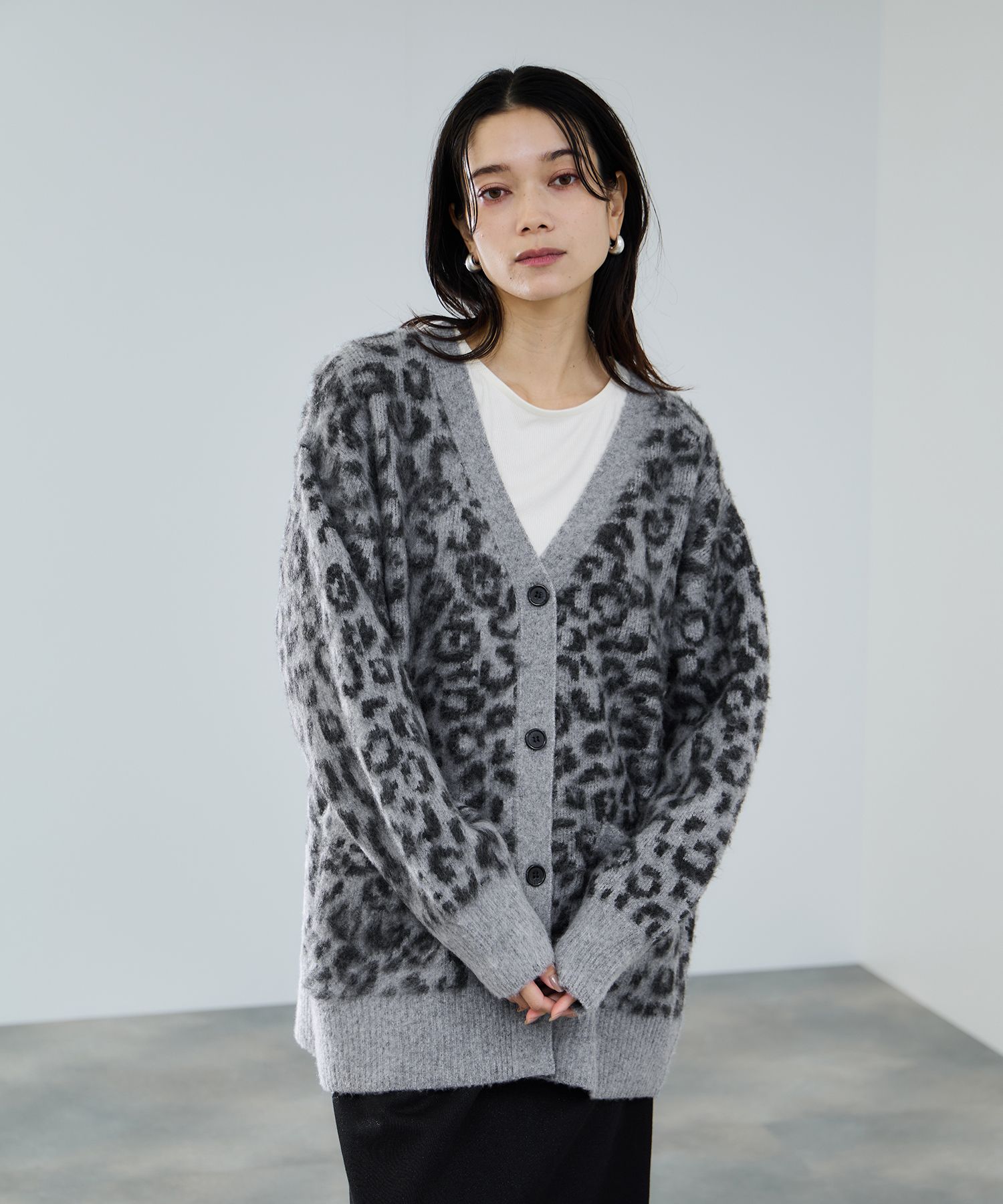 BALMAIN ヒョウ柄 Vネック 長袖ニット BALMAIN ヒョウ柄 Vネック 長袖ニット BALMAIN ヒョウ柄 Vネック 長袖