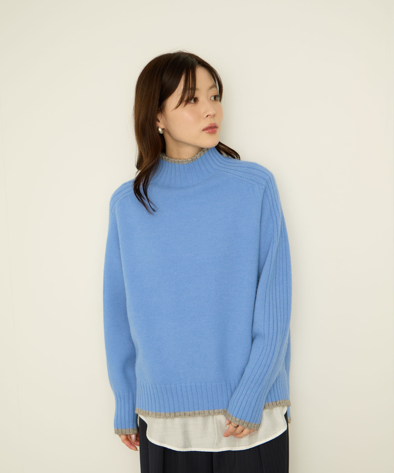 【うさと】Ｕsatoアイボリーとブルーのストライプハイネックトップス NAVY ニット セーター レディース ドロップショルダー サイドスリット