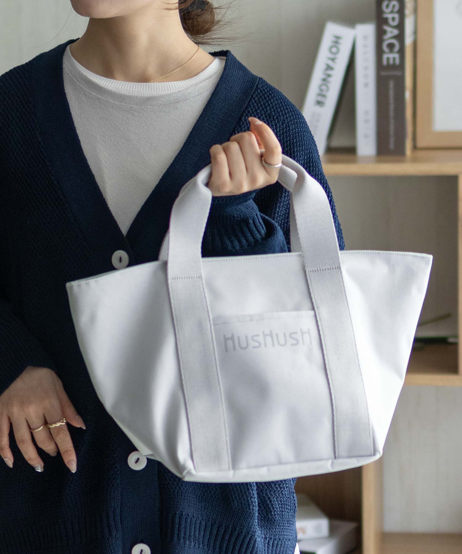 HusHusH（ハッシュアッシュ） トートバッグ ファスナー付き マチ付き