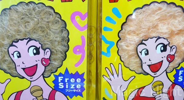 パーティーヘアー ブロンドとゴールドの違い。左がブロンド、右がゴールド