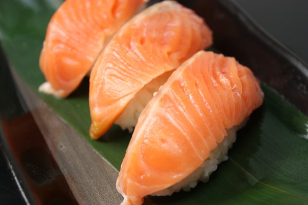 サーモン握り寿司