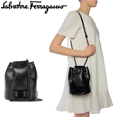 フェラガモ Salvatore Ferragamo バッグ ショルダーバッグ 巾着バッグ