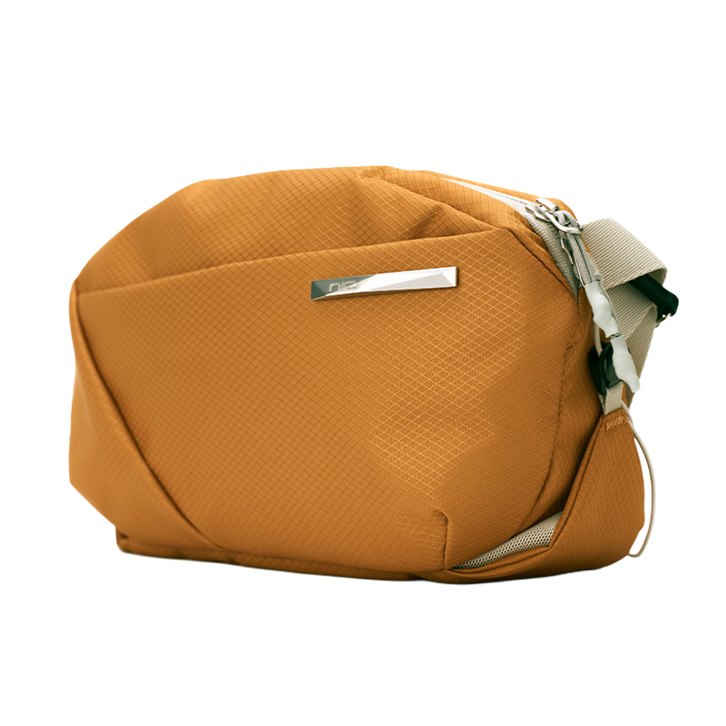 24時間以内発送 完売品 極美品 希少モデル 20fw Sling Bag Makuake公式 見た目以上の収納力。ボトルも傘も、魔法のように隠せる高