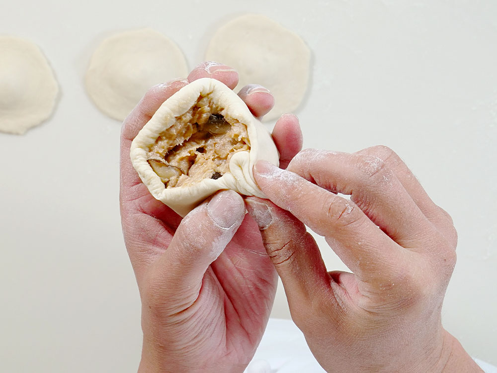 もちふわ生地と胡麻油の香ばしさがたまらない!はるゆたかブレンドプレミアム7で作る焼き肉まん(豚まん)