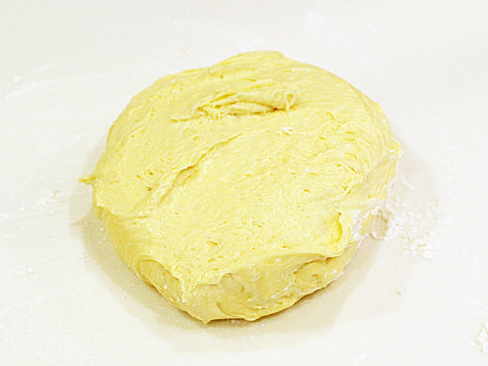 黄金のブリオッシュ食パンミックスといちごシートを使った簡単イチゴパン