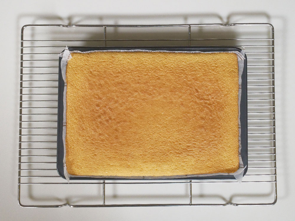 しっとり生地とたっぷりクリーム ひと口でおいしさ広がるご褒美スイスロール（ロールケーキ）,基本のKEY,お菓子と基本の道具編,第10回 基本のスイスロール（ロールケーキ）