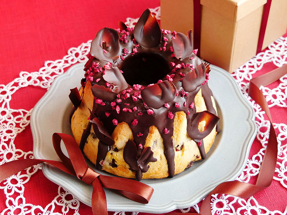 手のひらサイズがかわいらしい！冷凍パイシートで作る三角チョコパイ アレンジ