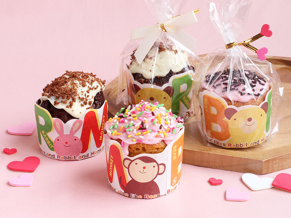 アレンジ自在でプチギフトにも♪パンケーキミックスで作る簡単ケーキマフィン ポップで可愛いキッズマフィン アレンジ
