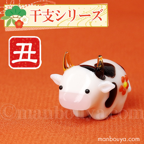 干支の置物 牛 ウシ ガラス細工 ミニチュア 雑貨 正月飾り 十二支 丑