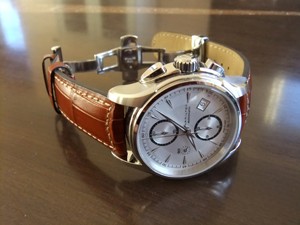 時計ベルトをモレラートのグットゥーゾに交換したハミルトンジャズマスターオートクロノ