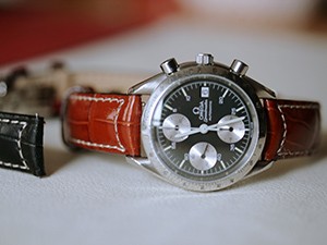 時計ベルトをモレラートのグットゥーゾに交換したOMEGA Speedmaster 1991