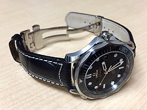時計ベルトをモレラートのグットゥーゾに交換したオメガ シーマスター 300M