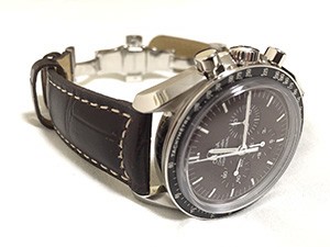 時計ベルトをモレラートのグットゥーゾに交換したOMEGA スピードマスター プロフェッショナル 50周年記念