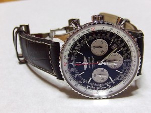 時計ベルトをモレラートのグットゥーゾに交換したブライトリングナビタイマー01リミテッド