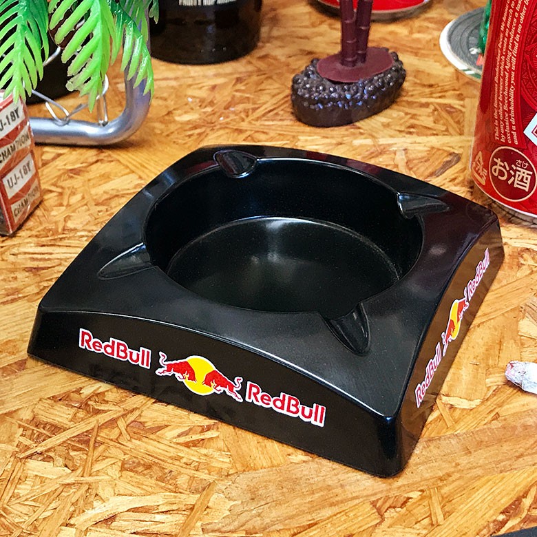 B1 ノベルティ プラスチック灰皿 レッドブル 2 [ RED BULL アメリカン雑貨 喫煙具 ノベルティグッズ ] :  zak-smo-00138-009 : アメリカン雑貨のマーブルマーブル - 通販 - Yahoo!ショッピング