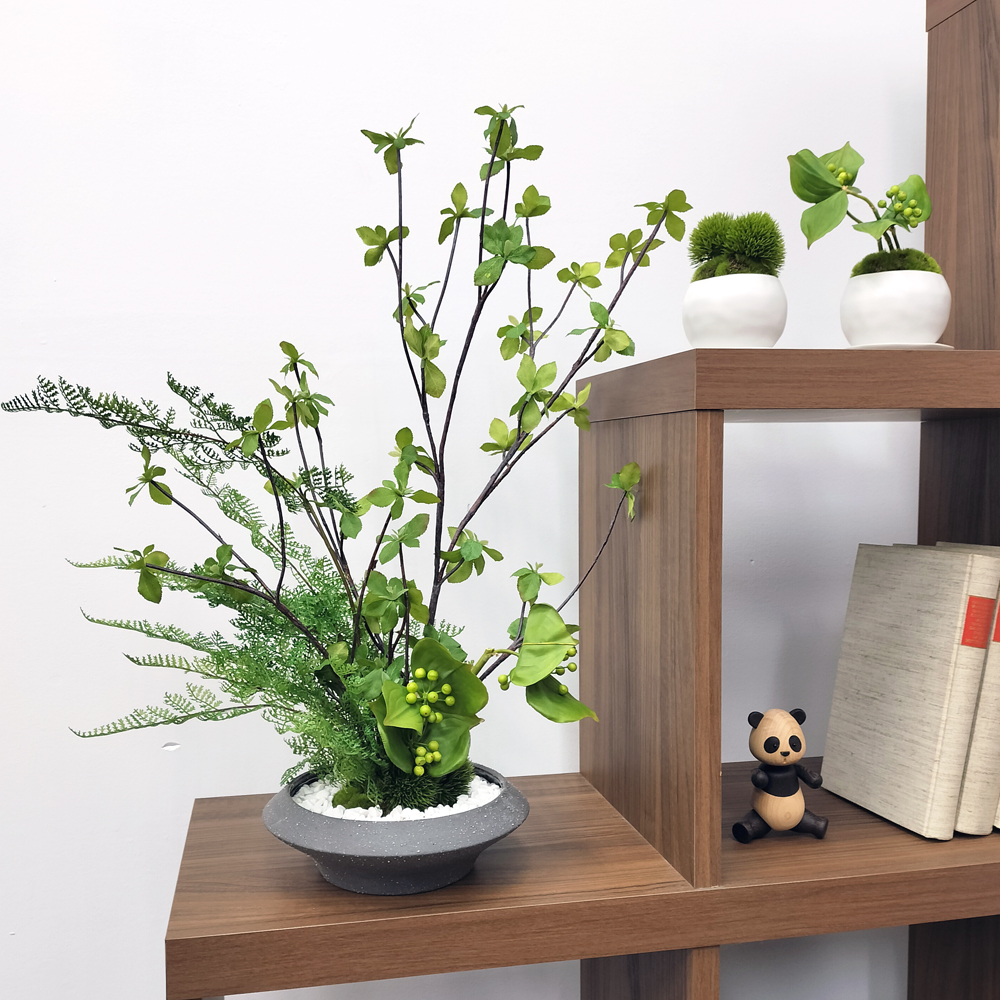 動きのあるアレンジでお部屋を華やかに