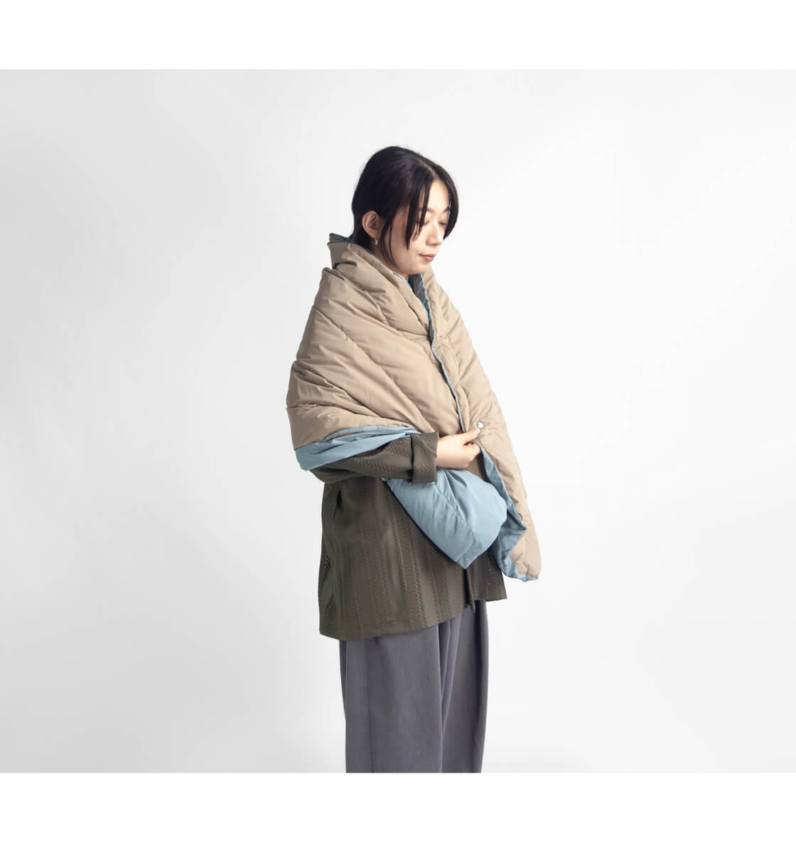 【新品・タグ付き】リバーシブルマウンテンダウンケープ miffew（ミフュー） リバーシブルダウンケープ REVERSIBLE DOWN CAPE