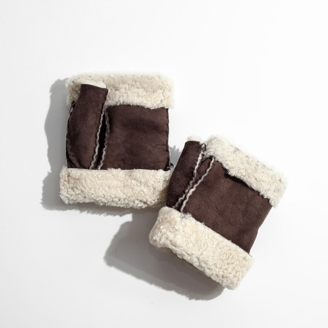 ⭐️希少⭐️グッチ　カーリー　ムートン手袋　ラムレザー　GGエンボス モノグラム ⭐️希少⭐️グッチ カーリー ムートン手袋 ラムレザー GGエンボス