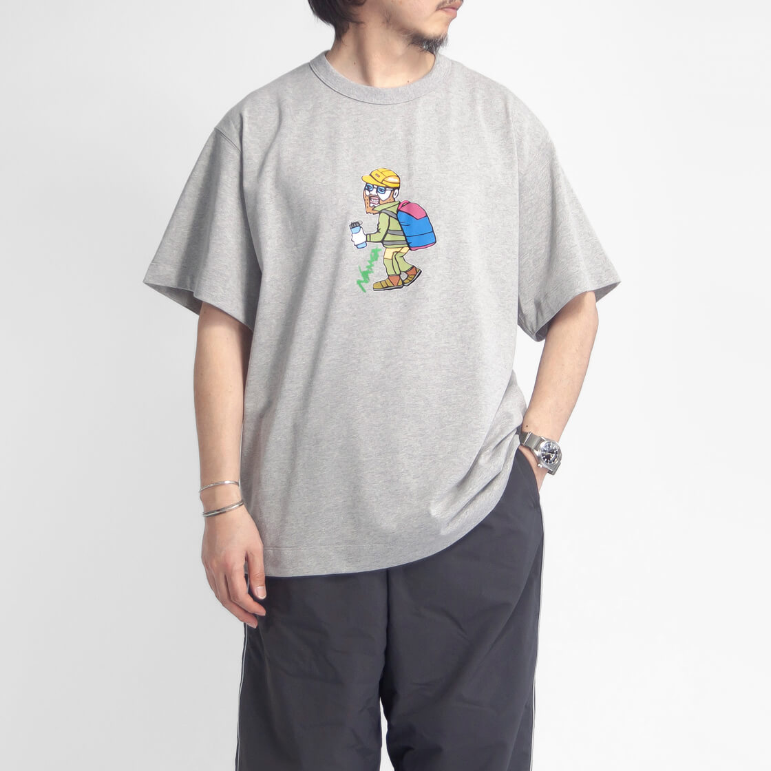 NANGA（ナンガ） エコハイブリッド アウトドアマン プリントTシャツ