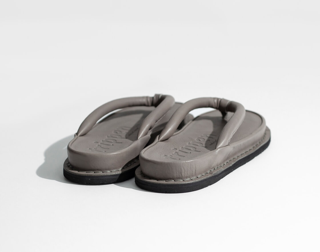 trippen／レザーサンダル／トリッペン trippen（トリッペン） trippen ZORI 別注 トング レザーサンダル 草履