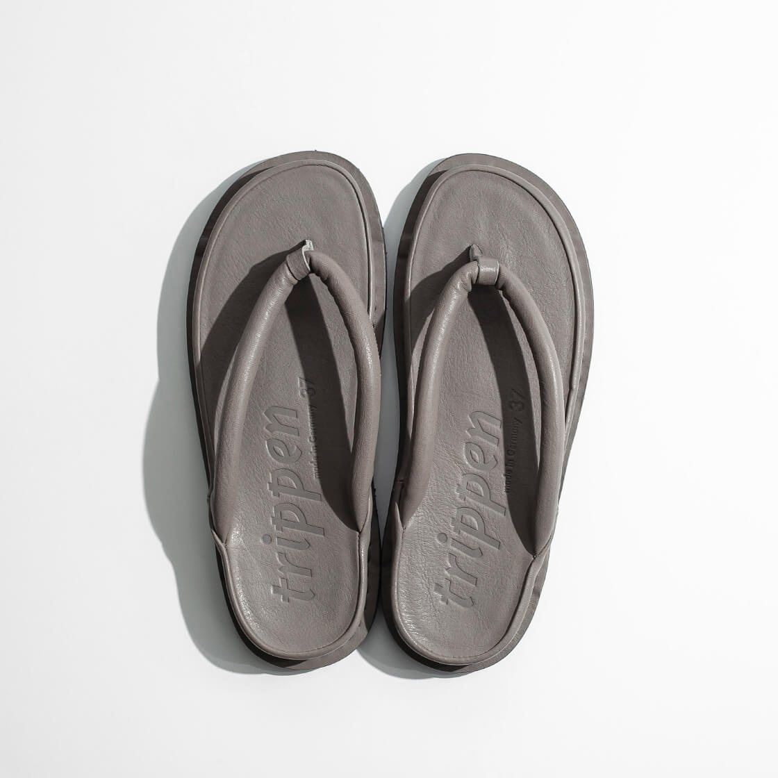 trippen サンダル 正規品　新品未使用　値下げ！！ trippen（トリッペン） trippen ZORI 別注 トング レザーサンダル 草履