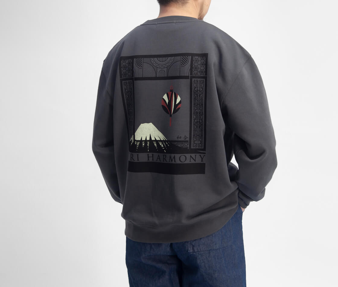 Mared マレッド TRI HARMONY バックプリント クルーネックスウェット メンズ