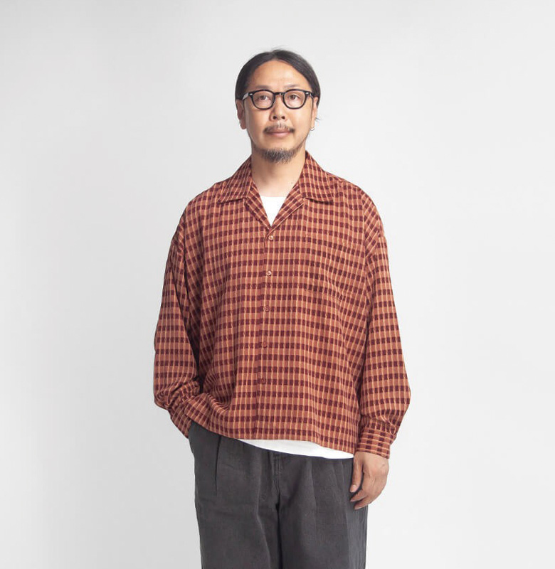LAOTOUR グラフィカルチェック柄 ショート丈 オープンカラー長袖シャツ 総柄 開襟 メンズ