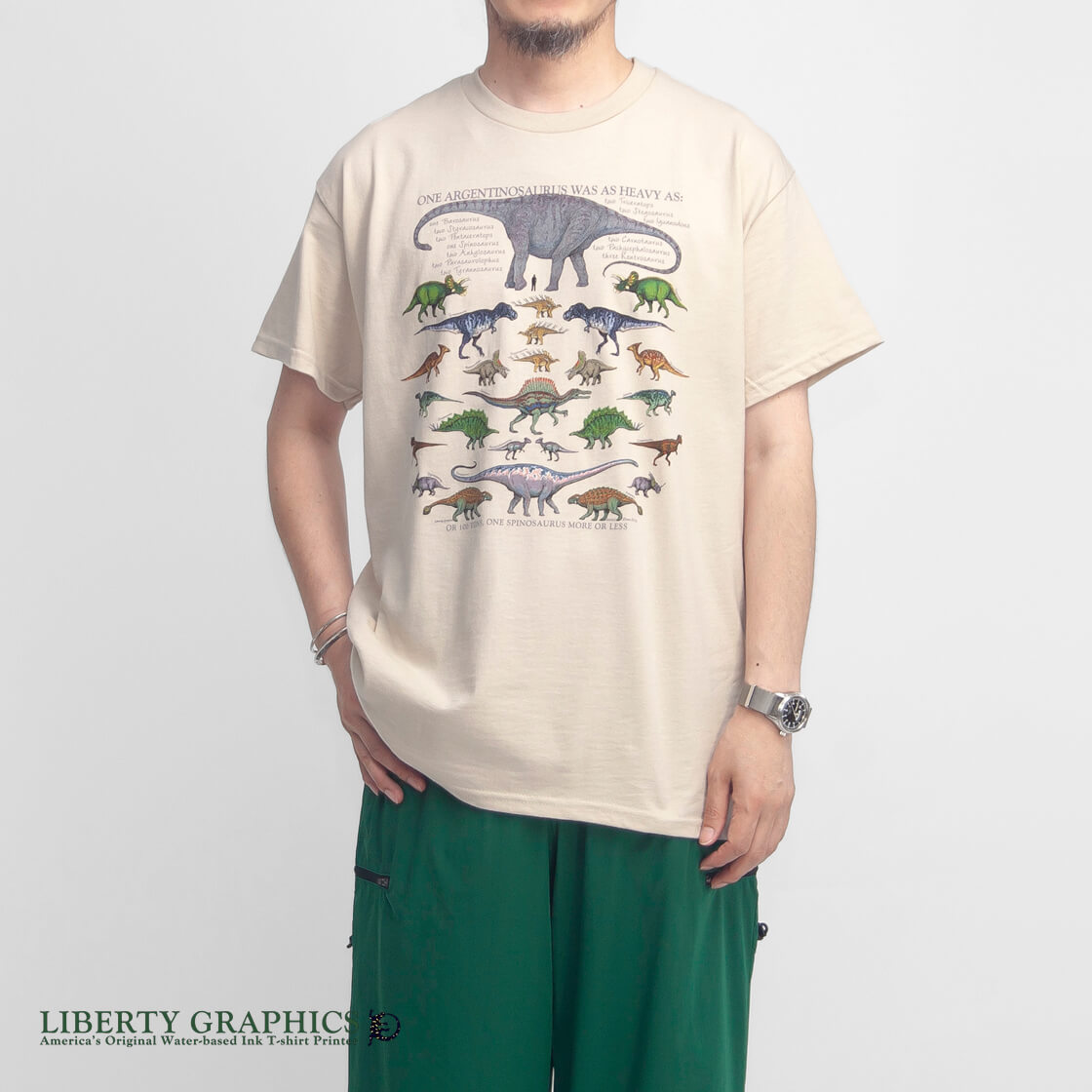 Tシャツ アーティスト「QP」プリント 恐竜 n.o.u.s 恐竜プリントTシャツ | キムラタンオンラインストア