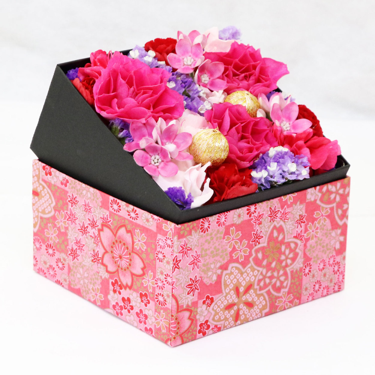 父の日 21年 花 ギフト 和風箱 フラワーボックス 生花 アレンジ お花 宅配 誕生日 プレゼント 女性 還暦 古希 喜寿 お祝いの品 母 祖母 Sik 22 横浜花まりかフラワーギフト専門店 通販 Yahoo ショッピング