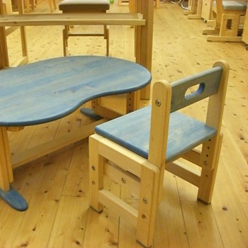 カラーを揃えられるテーブルもあります