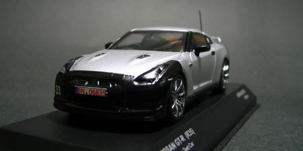 京商1/43ニッサン GT-R (R35) ニュルブルクリンク テストカーの説明