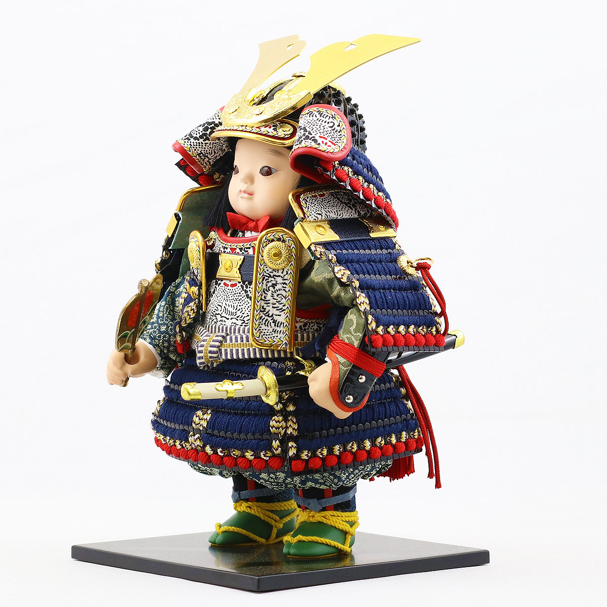 五月人形 幸一光 子供大将ケース飾り 翔（しょう） 黒小札紺糸威 鯉幟 黒塗り金バック ガラスケース飾り ケース入り コンパクト おしゃれ_5