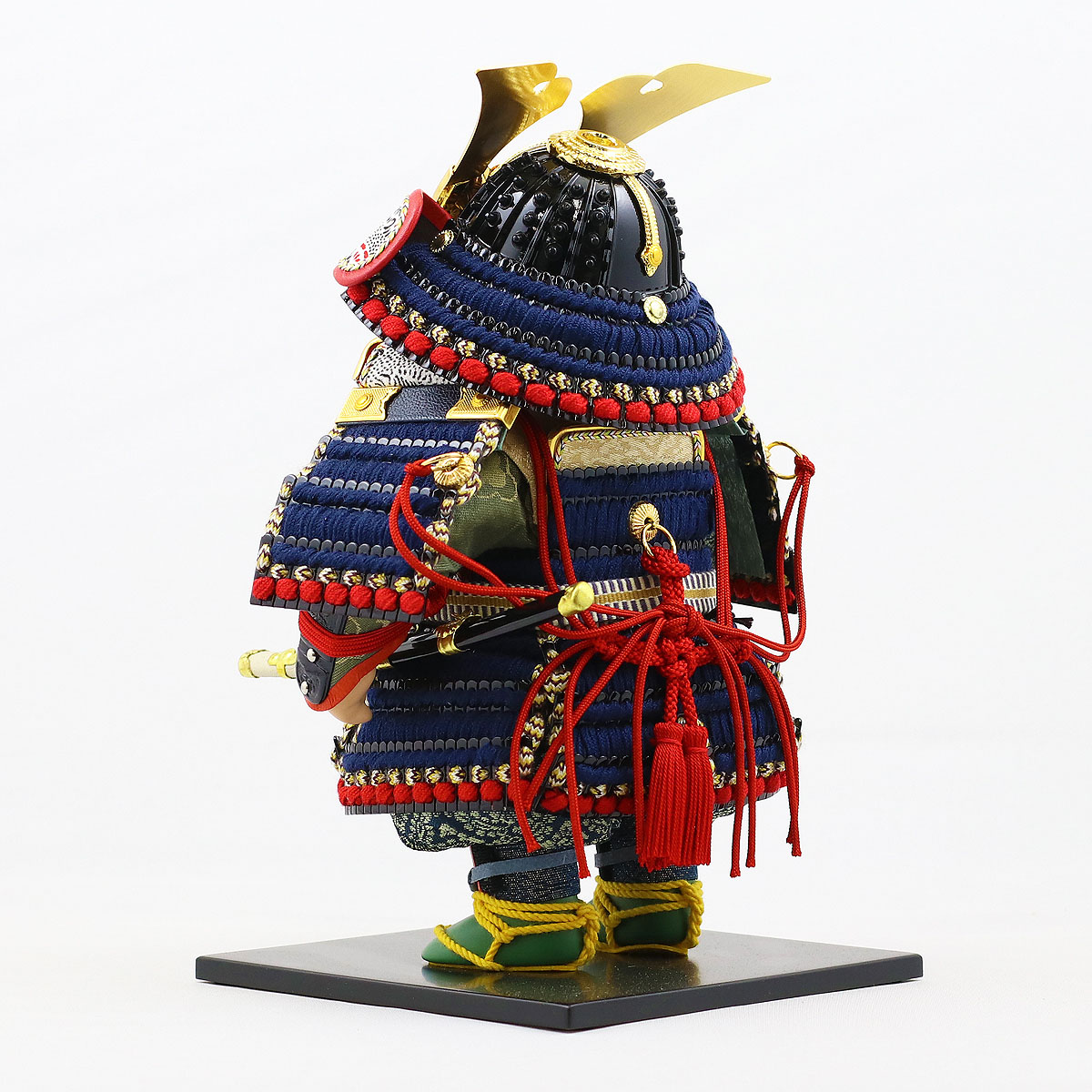 五月人形 幸一光 子供大将ケース飾り 翔（しょう） 黒小札紺糸威 鯉幟 黒塗り金バック ガラスケース飾り ケース入り コンパクト おしゃれ_6