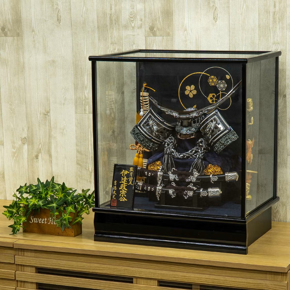 美品　平安　豊久作　伊予札胴丸鎧　武田信玄　鎧兜　飾り　大型　台座　収納箱 吉徳大光 五月人形 吉徳 兜ケース飾り 8号 黒絲縅 兜 ケース入り 黒塗