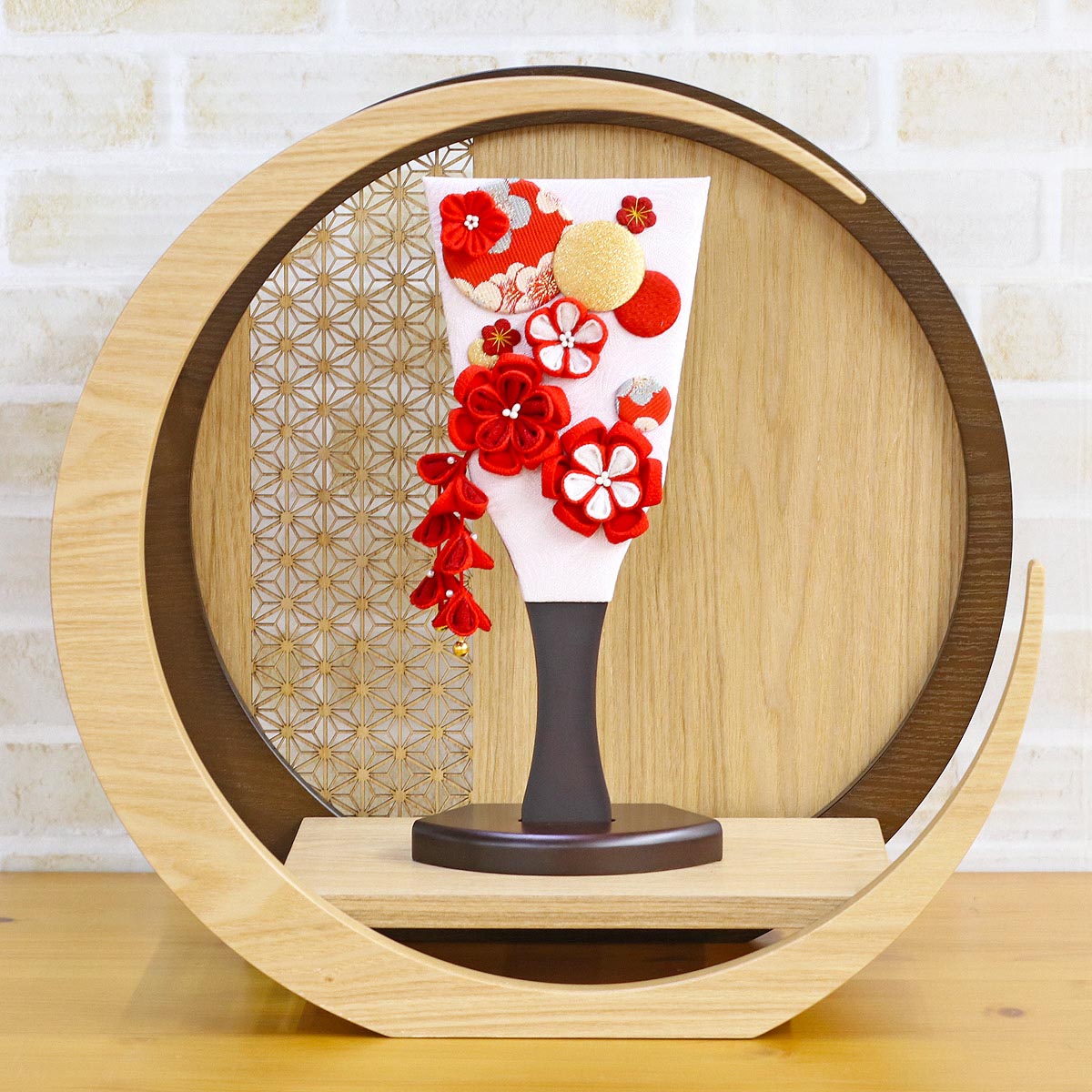 羽子板 お祝い 初正月 つまみ細工 赤 透かし麻の葉模様 木製 円形