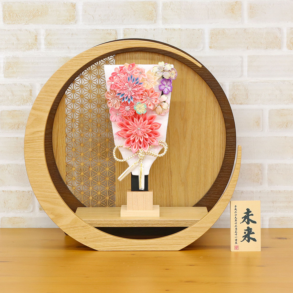 羽子板 お祝い 初正月 つまみ細工 羽子板 ピンク 透かし麻の葉模様 木製 円形 三日月形飾り台 (大)_1