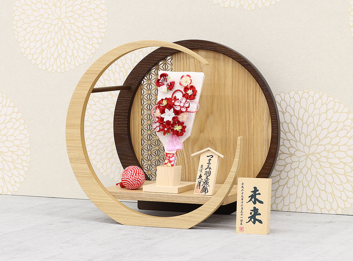 羽子板 お祝い 初正月 久月 6号 つまみ細工 羽子板 赤 透かし麻の葉模様 木製 円形 三日月形飾り台 (小) ミニ コンパクト_7